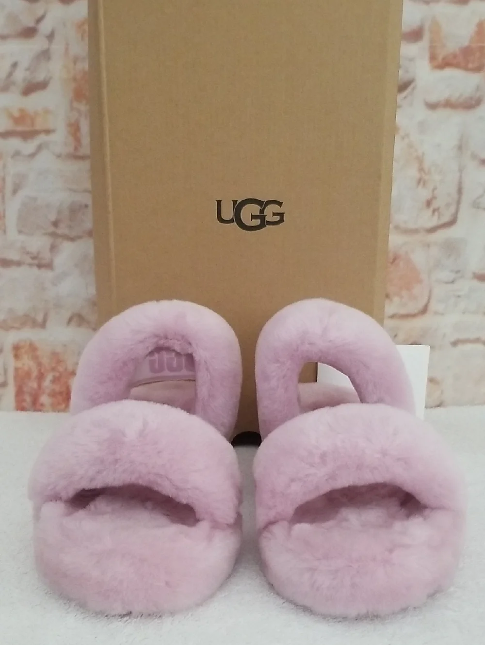 New UGG Oh Yeah Slides - Picture 2 of 9